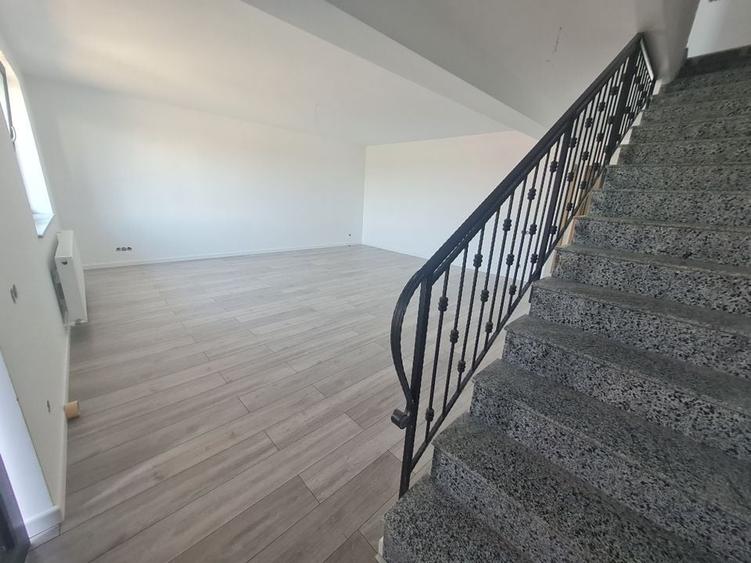 Vila cu 4 camere,2 bai,finisaje deosebite,curte 330 mp - 4