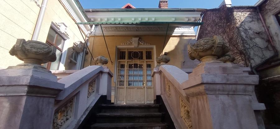 Corp casa deosebit, Serban Voda - Unirii- Biserica Sf Spiridon - 2