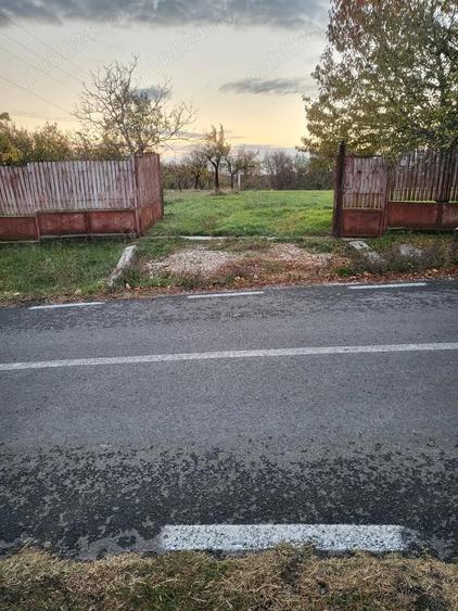 Vand parcele teren intravilan,Mosoaia, strada principala, 7 km Pitesti - 9