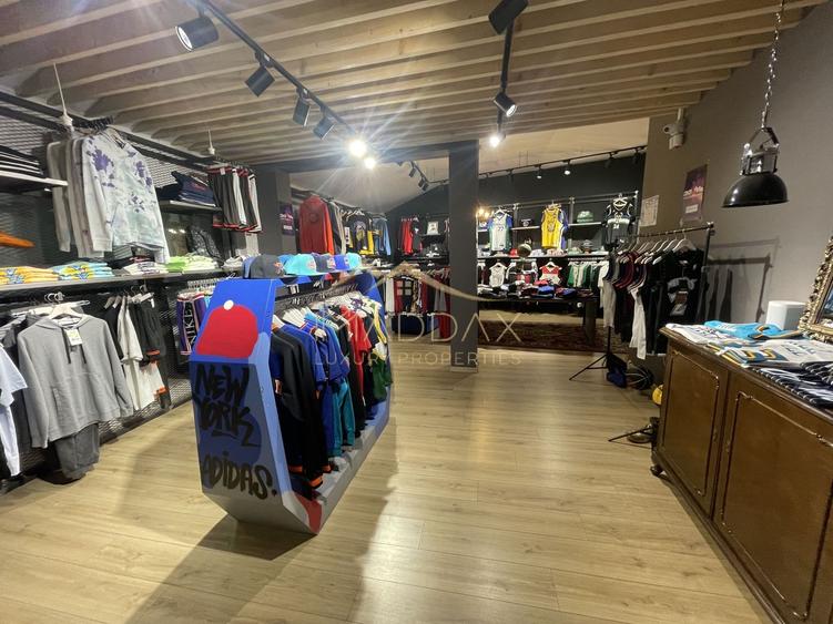 Spatiu Comercial *180mp* // 2 parking spaces // Stefan Cel Mare - 5