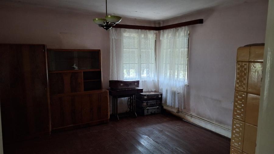 Casa de vanzare cu gradina si curte - 4