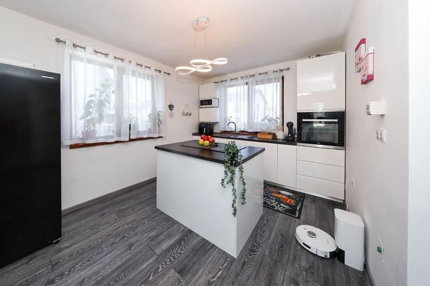 Casă Individuală Modernă de V&acirc;nzare | S&acirc;npetru, Brașov - 8