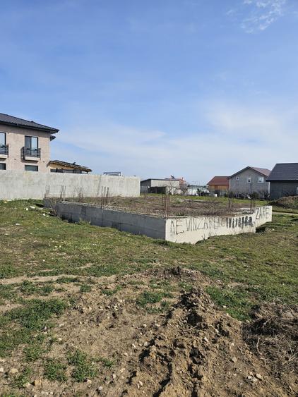 TEREN CU PRIOECT P+1E 420 mp  - LAZU - 1