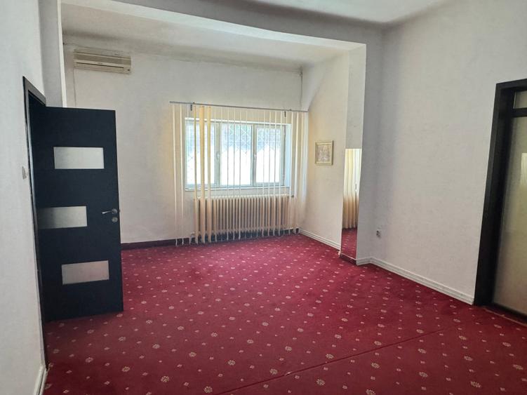 Casă individuală cu 4 camere cu Canalizare în Vatra Luminoasă