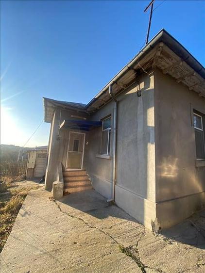 TECHIRGHIOL CENTRAL CASA CARAMIDA TEREN 290 MP. DISTANTA PANA LA  LAC 25O M - 2