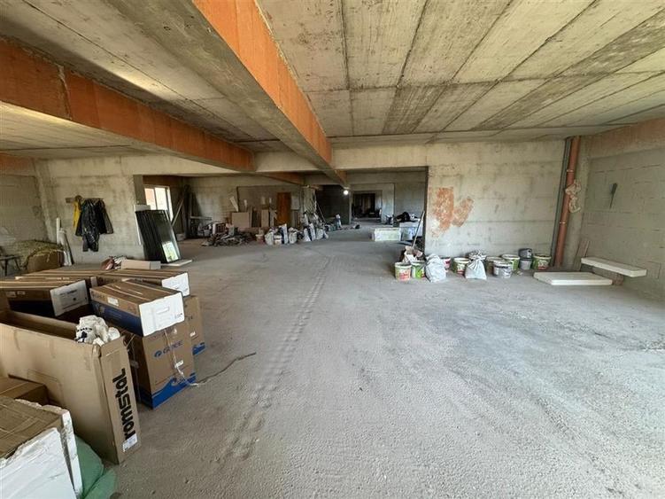 Sp com 277 mp, se poate inchiria si jumatate, bl nou, Lic Unirea - 3