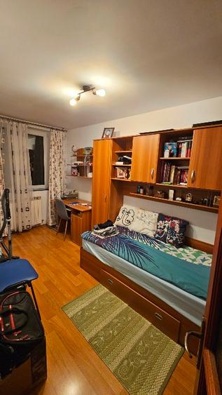 Vand apartament 3 camere etaj 1 - 9