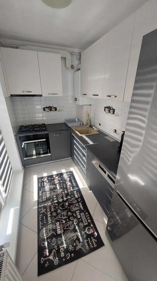 Inchiriez apartament 3 camere - 5