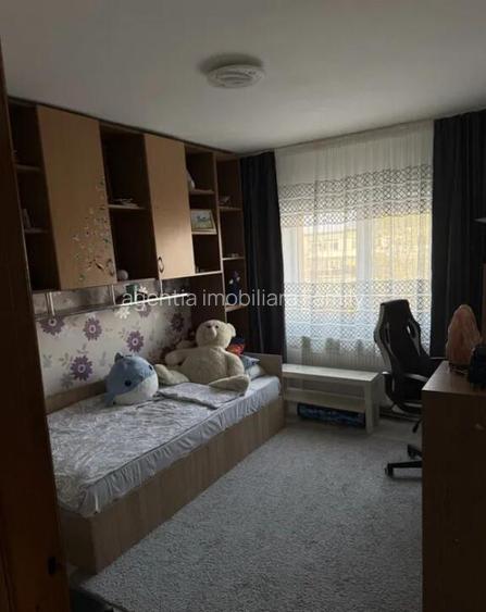 Apartament cu 3 Camere Decomandate Zona Burdujeni Apartament cu 3 Camere Decomandate Zona Burdujeni