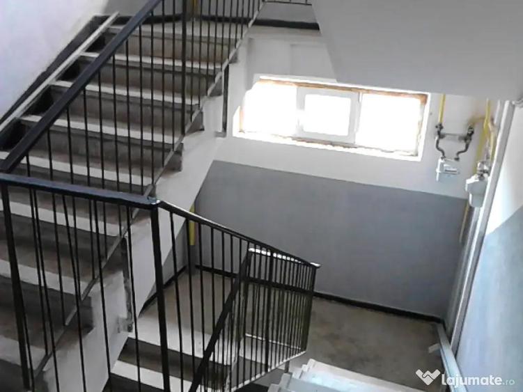 Vand apartament cu 3 camere str. Savenilor - 8