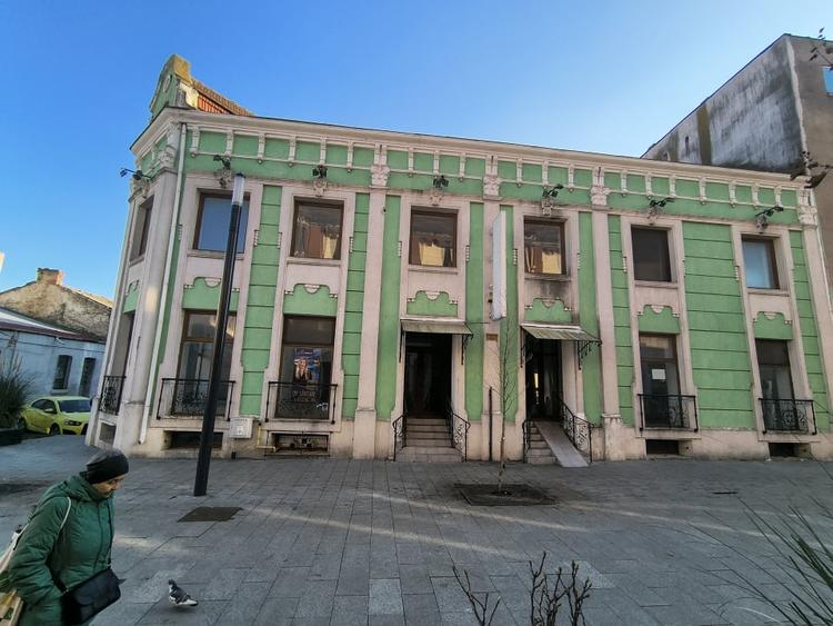 Ultracentral Promendata Stefan cel Mare-cladire interbelica diverse activitati - 2