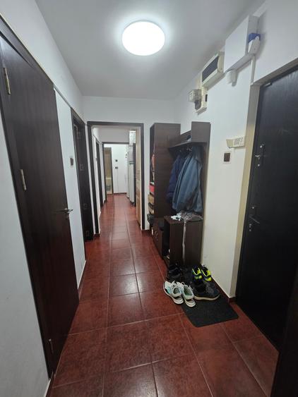 Apartament 3 camere, 2 băi cu geam, aproape de metrou Gorjului. Bloc din 1981 - 7