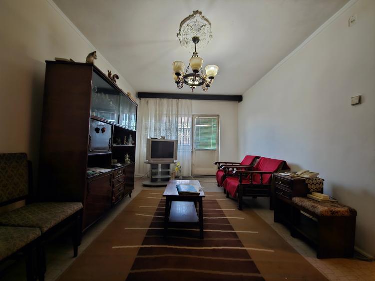 Anda 2 Camere Decomandat Necesita Renovare Bloc 1985 - 11