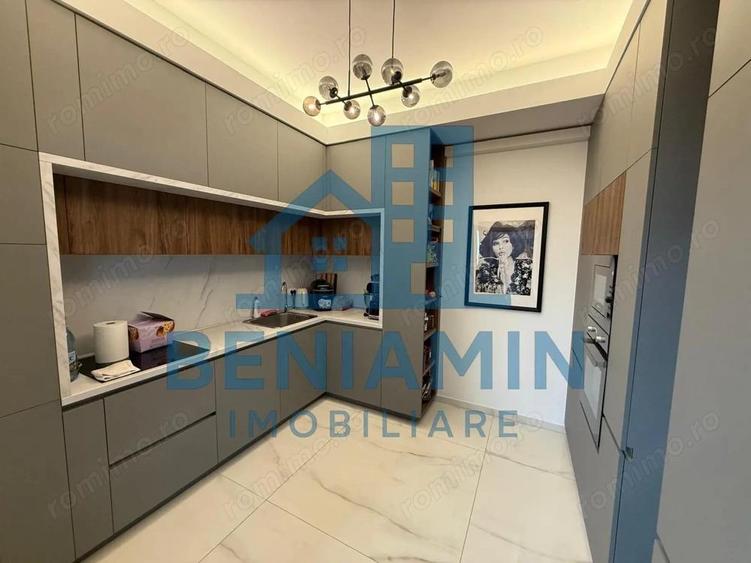 Penthouse cu piscina la etajul 11-Mobilat Lux-344mp-parcare-lift - 4