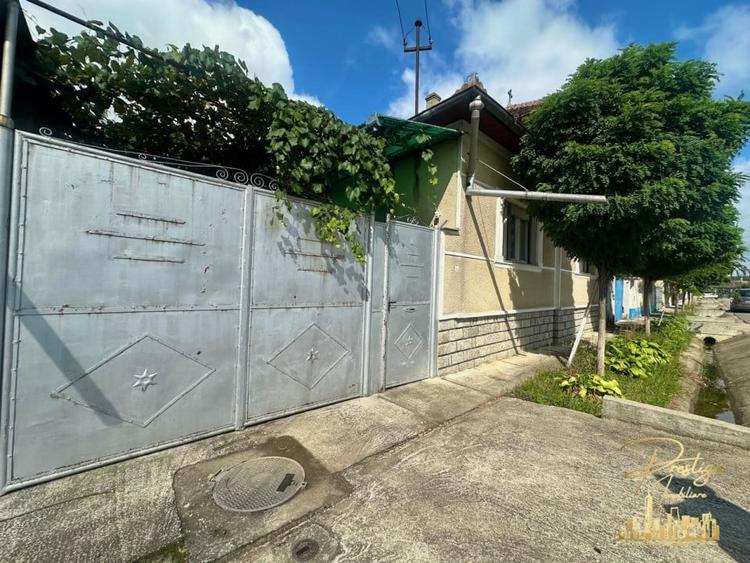 Casa cu anexe si teren de 959 mp de vanzare in Tinca - Bihor - 1