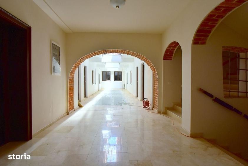Spațiu comercial, de 16 mp, în P-ța Unirii