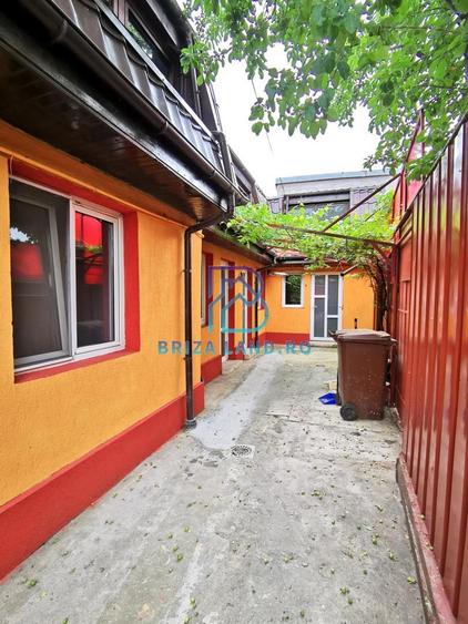 soseaua  Chitilei, Crusovat, casa P+Pod, sup. 238mp, 9 camere - 3 apartamente - 2