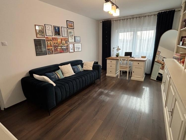 3 Camere, 70mp total, Et. 4/4 cu Acoperis, fără vecini deasupra, Izolat, An 1987 - 1