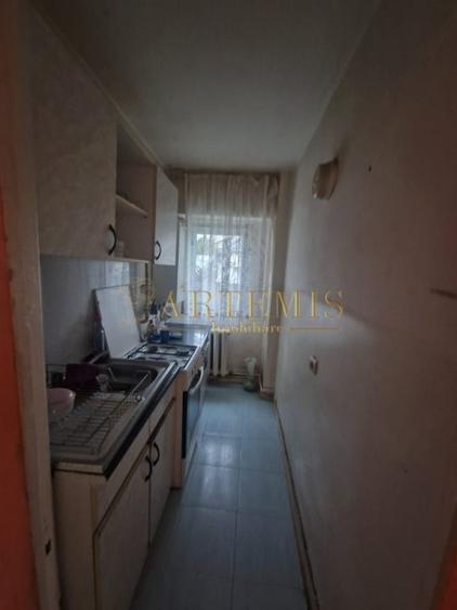 Garsoniera, mobilata/utilata, 27 mp., zona Sens - 3