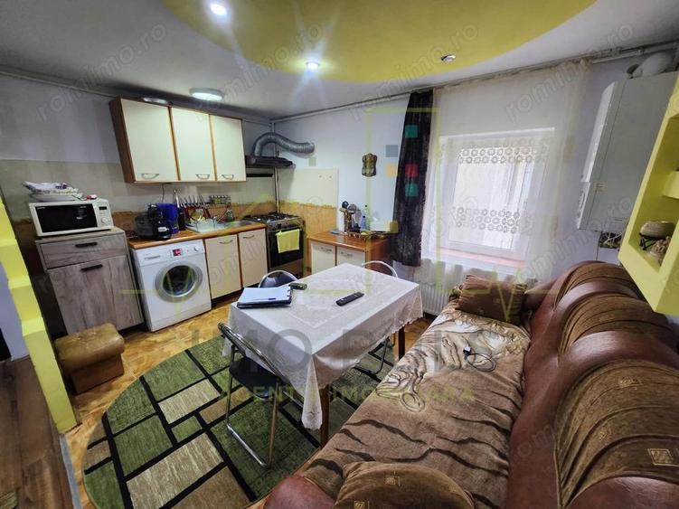 Centrala proprie. Acoperis nou. Mobilat. Model mare. Transformat in 3 camere. - 10