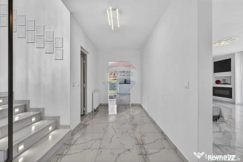 Casă cu 9 camere cu Teren 600 Mp în Fântânele