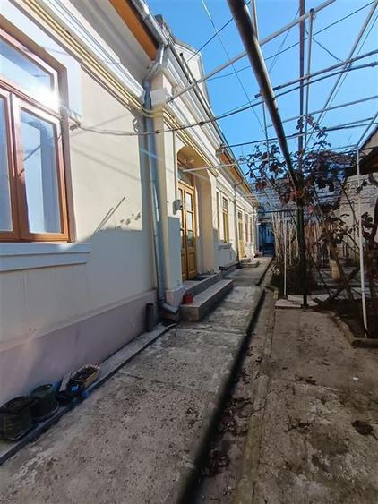 Casa pretabila 2 familii, 6 camere, teren 390 mp, zona Centrala - 1