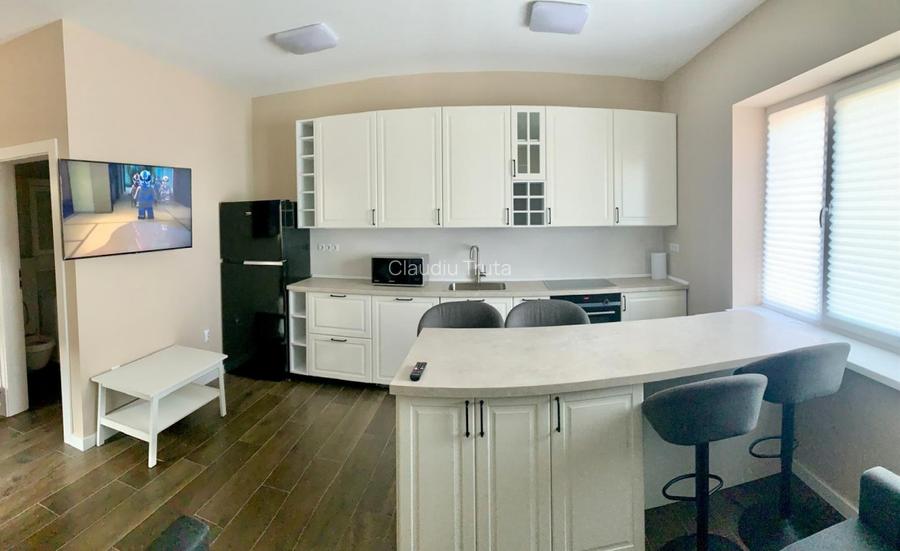 Casa de vanzare, formata din 2 apartamente, P-ta Abator