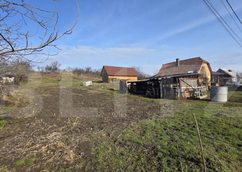 Casa cu teren 3.800 mp, cu 35 m front stradal, la 10 km de B - 2