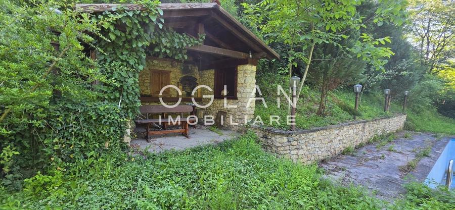 Casă individuală cu 4 camere cu Canalizare în Bobâlna