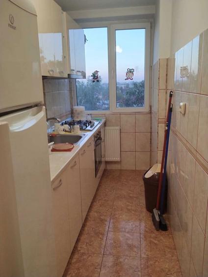 Inchiriez apartament 3 camere - 1