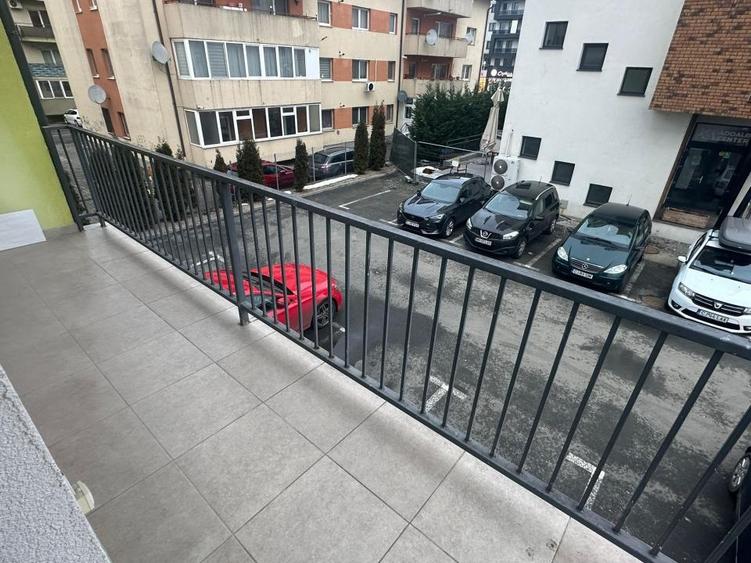 Apartament cu 3 camere, semidecomandat, zona Eroilor, Floresti. - 7