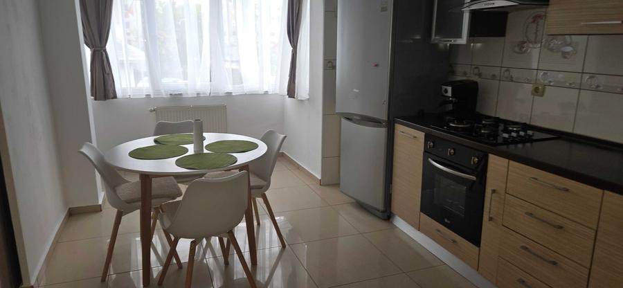 Apartament cu 2 camere decomandat în Carrefour