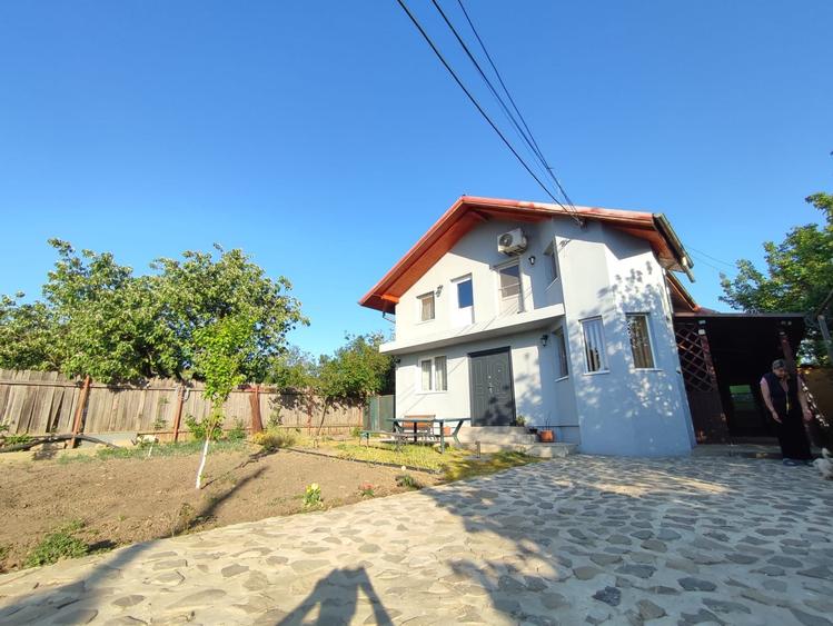 Casă frumoasă de vânzare în Petrachioaia - zonă centrală lângă lac - 1