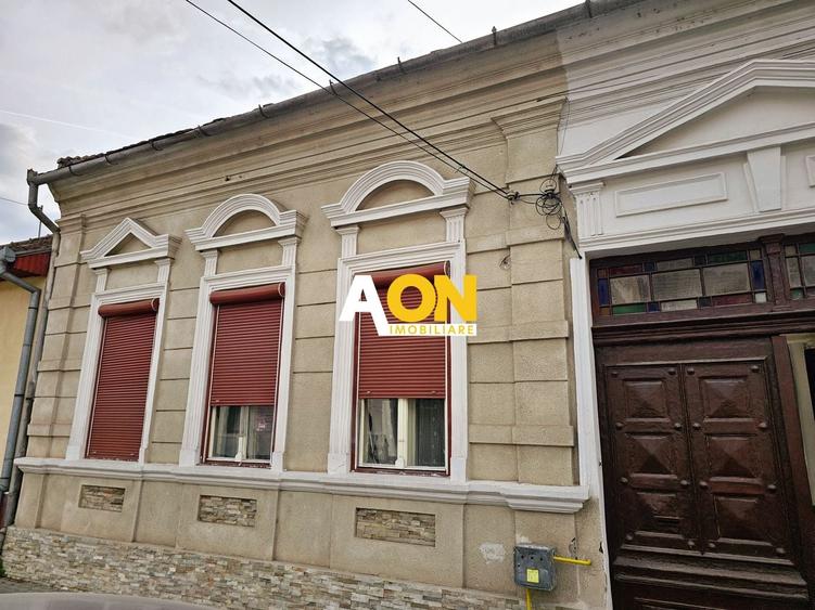 Casa 5 camere, 2 bai, 490 mp teren, Centru, pretabila pentru birouri - 1