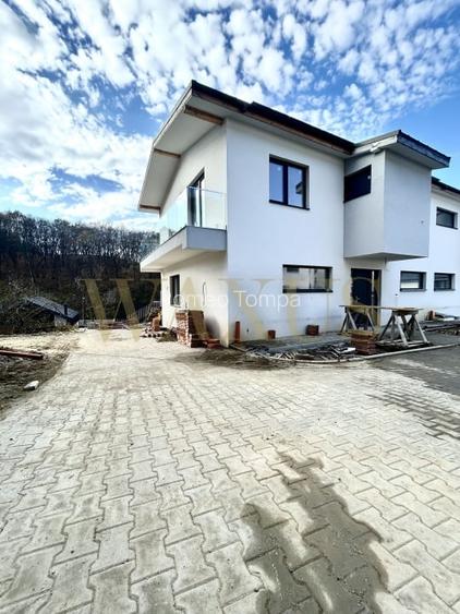 Duplex de vanzare, 4 camere, 3 bai, zona Tauti