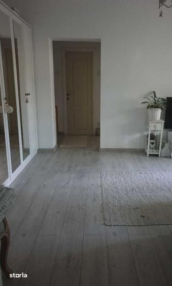 Apartament cu 2 camere semidecomandat în Pajura
