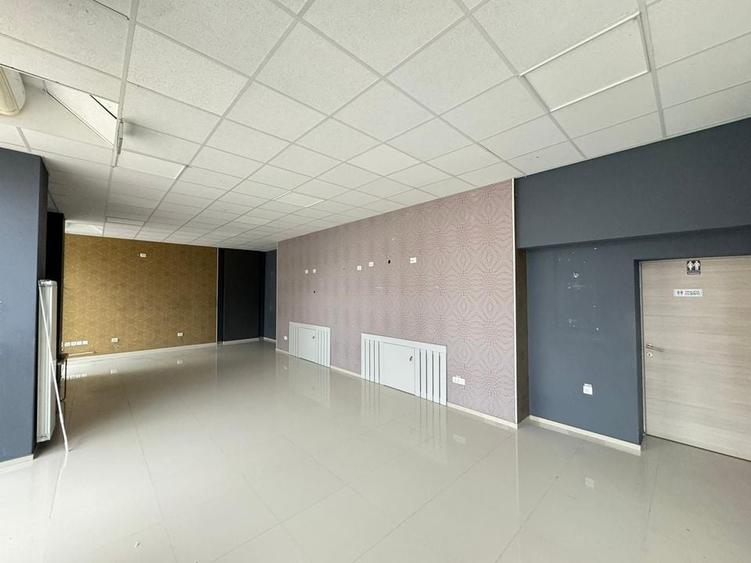 Spațiu comercial de închiriat cu vitrină de 12 m în zona Miorița - 7
