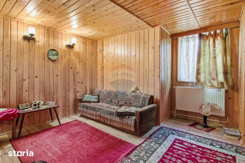 Casă cu 4 camere cu Teren 1068 Mp în Bârnova