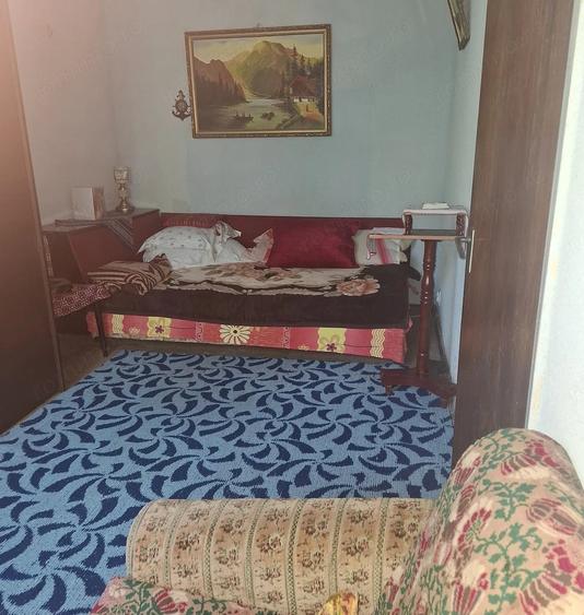 Apartament cu 3 camere semidecomandat în Groapa
