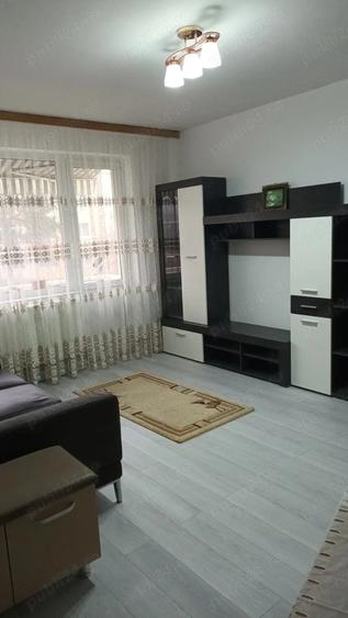 Inchiriez apartament zona Aleea Trandafirilor la etajul unu - 1