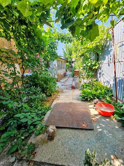 Casă individuală cu 5 camere cu Canalizare în Chercea