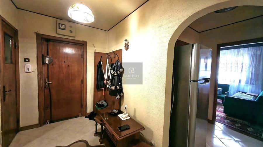 Apartament cu 3 camere decomandat în Alexandriei