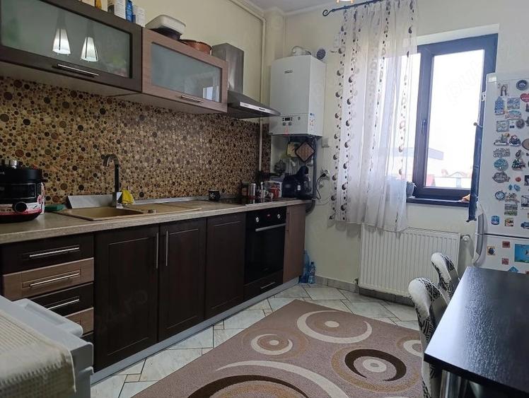 Apartament cu 3 camere decomandat, mobilat în Găvana