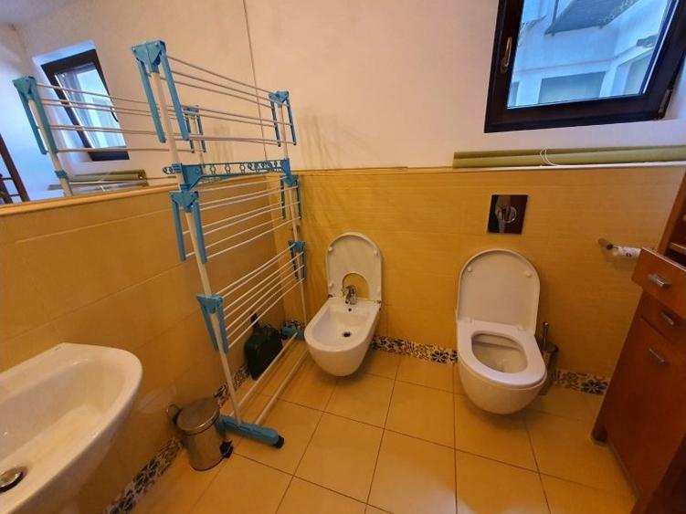 Apartament cu 4 camere în P-ța Romană