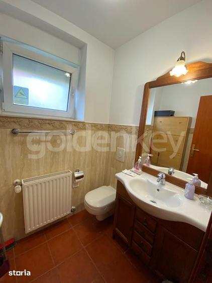 Casă cu 4 camere cu Teren 380 Mp în Central