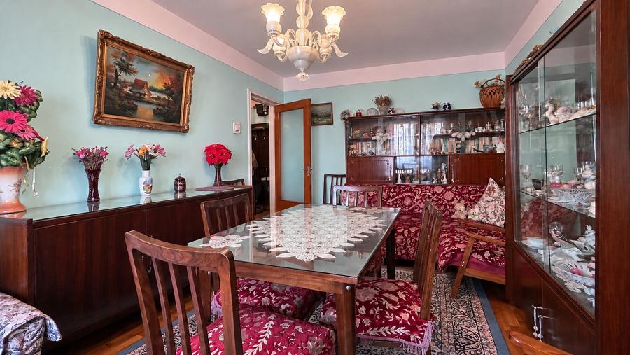 Apartament cu 3 camere decomandat în Compozitorilor