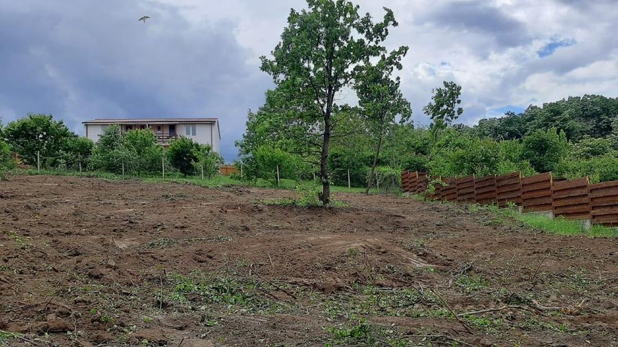 Teren Construcții intravilan de 1054 mp, în Bucium
