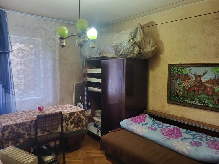 Apartament cu 3 camere decomandat în Petros