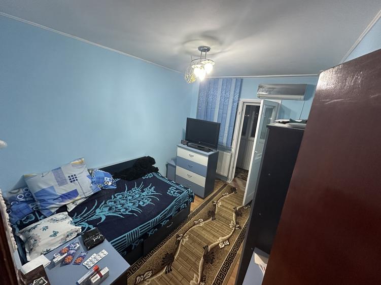 Apartament cu 4 camere semidecomandat, mobilat în Berceni