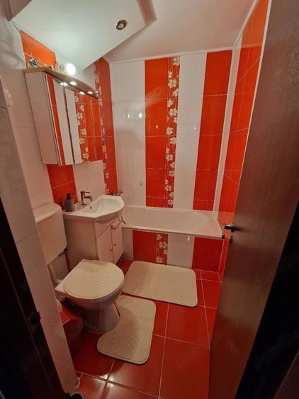 Apartament cu 3 camere semidecomandat în Bularga